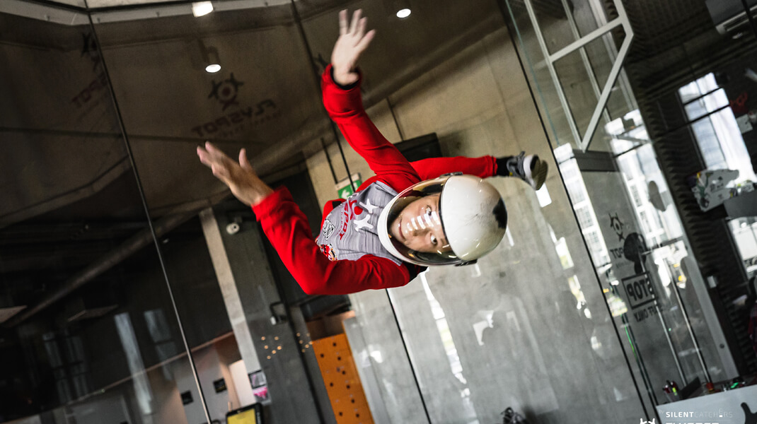 latające dzieci flyspot